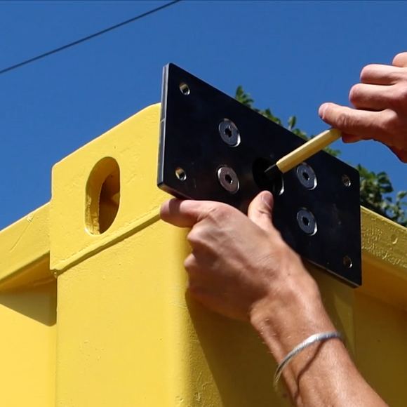 Adapter plate attached to the Domino Clamps
